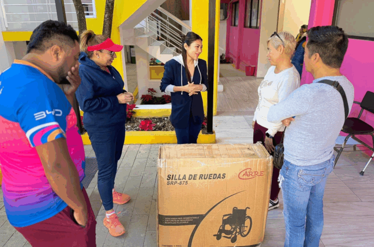 Runners Berriozábal dona silla de ruedas al DIF Municipal en gesto solidario