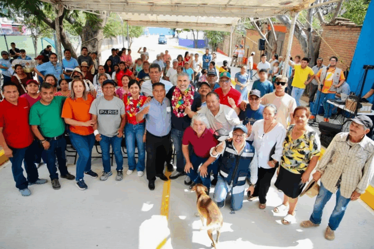 Ángel Torres entrega la calle Tlaxcala en la colonia Democrática tras más de 40 años de espera
