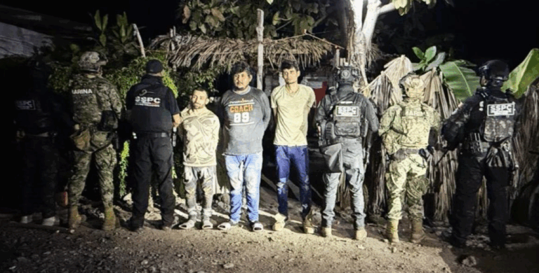 Detienen en Apatzingán a tres integrantes de célula delictiva por extorsión y uso de explosivos