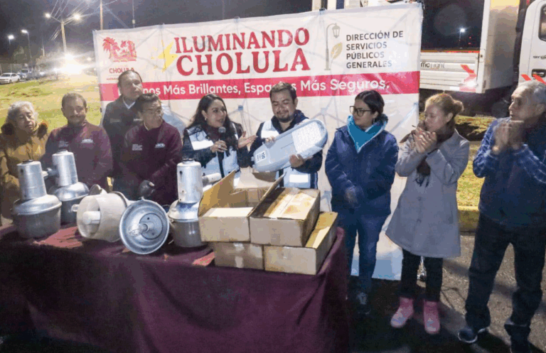 Modernizan alumbrado público en la Carretera Paso de Cortés, en San Pedro Cholula