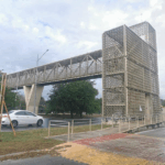 Rehabilita Gobierno de Yucatán puente peatonal en el Periférico de Mérida