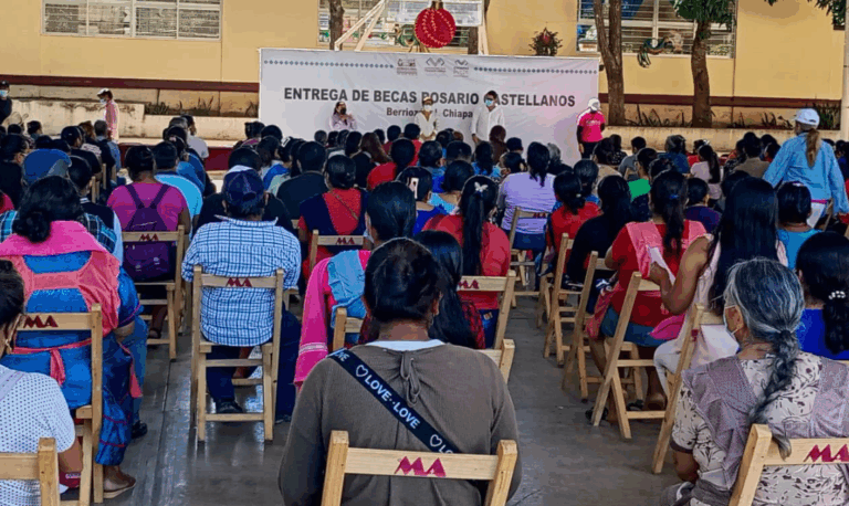 Gobierno de Berriozábal entrega 400 becas tras concluir etapa de alfabetización