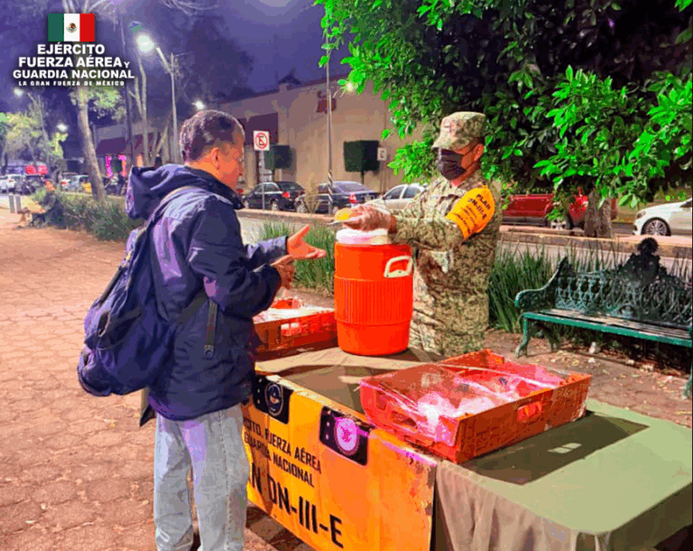Ejército Mexicano brinda apoyo a personas vulnerables por bajas temperaturas en la Ciudad de México