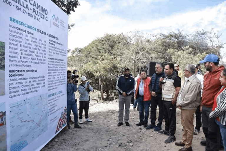 Eduardo Ramírez supervisa obra de conservación del camino Comitán–La Mesilla–Pujiltic