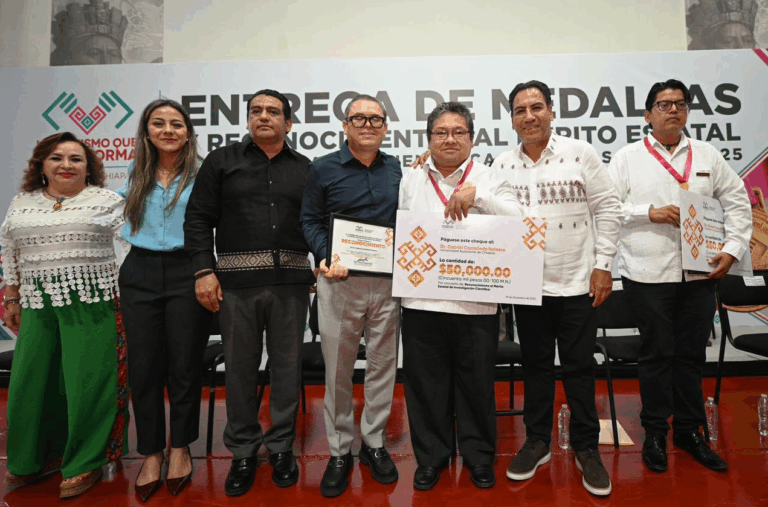 Académicos de la UNACH reciben Medalla al Mérito Estatal de Investigación 2025