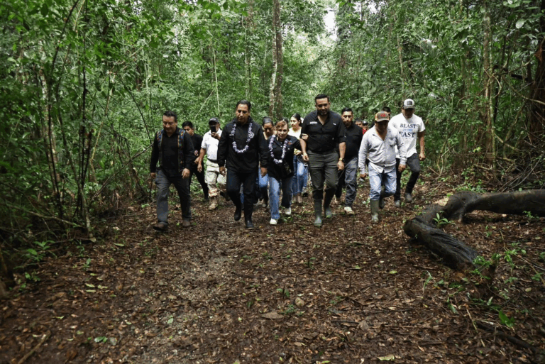 Eduardo Ramírez impulsa protección ambiental y conectividad en Marqués de Comillas
