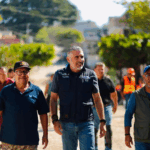 Ángel Torres supervisa avances de obras viales en colonias de Tuxtla