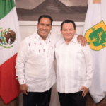 Eduardo Ramírez asiste al Primer Informe del gobernador de Yucatán, Joaquín Díaz Mena