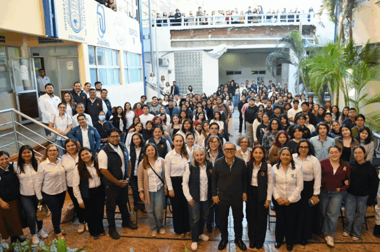 Rector de la UNACH motiva a estudiantes de la Facultad de Lenguas al iniciar semestre 2026