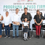 Eduardo Ramírez Aguilar entrega apoyos del programa A Paso Firme a estudiantes de Tuxtla