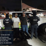 Policía de Izcalli detiene a dos sujetos por presunto robo con violencia en transporte público