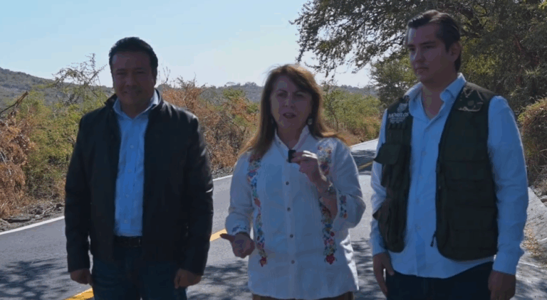 Margarita González Saravia entrega carretera rehabilitada Miacatlán–Palo Grande