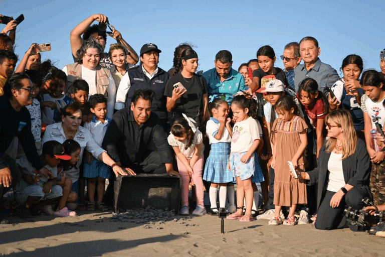 Eduardo Ramírez encabeza liberación de tortugas marinas en Puerto Arista