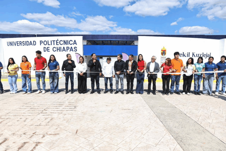 Juan Carlos Moreno Guillén destaca visión humanista en acciones educativas durante gira en Suchiapa