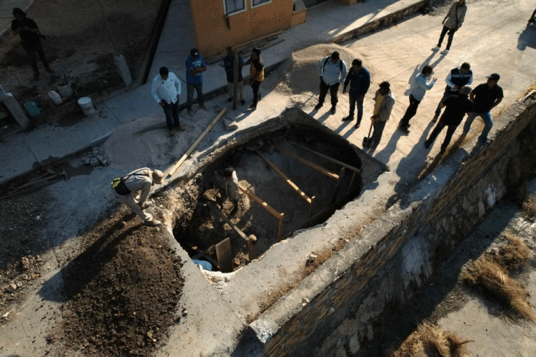 Da seguimiento Ángel Torres a socavón en colonia El Rosario