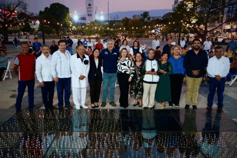 Encabeza Ángel Torres Lunes de Danzón en la explanada del Parque Central de Tuxtla