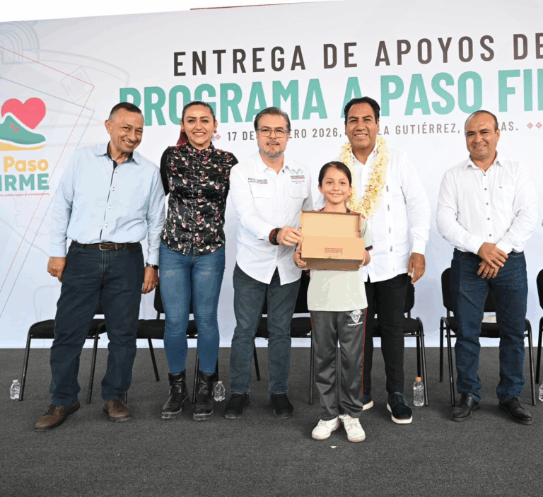 En Tuxtla Gutiérrez, Eduardo Ramírez y Paco Chacón entregan apoyos del programa A Paso Firme