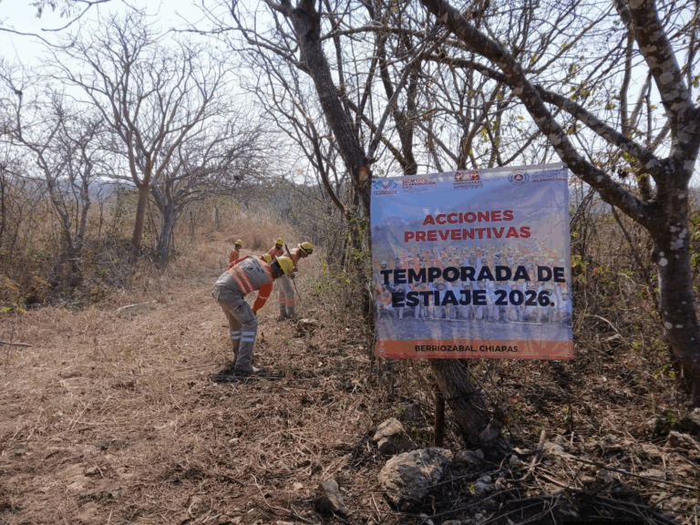 Protección Civil de Berriozábal realiza acciones preventivas contra incendios en el Barrio Juan Sabines