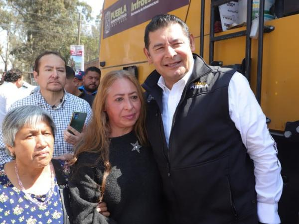 Tras 30 años, gobierno de Puebla realiza pavimentación integral de 105 calles al norte de la capital