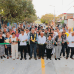 Cumple Ángel Torres a familias de la colonia El Roble con Calles Felices