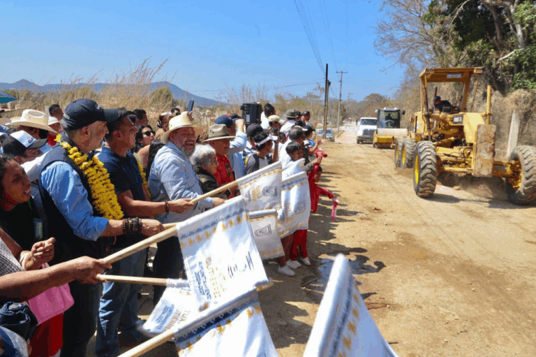 Ángel Torres inicia revestimiento de calles en la colonia El Jobo, en Tuxtla Gutiérrez