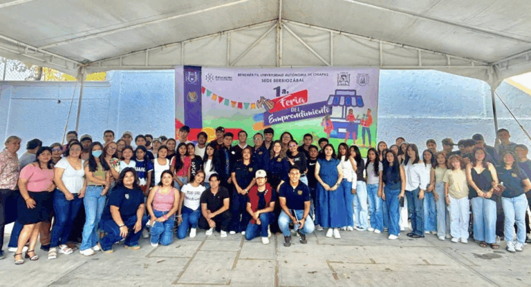 Berriozábal impulsa talento juvenil con la Primera Feria del Emprendimiento UNACH