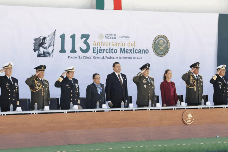 Claudia Sheinbaum encabeza en Oriental la conmemoración del Día del Ejército Mexicano