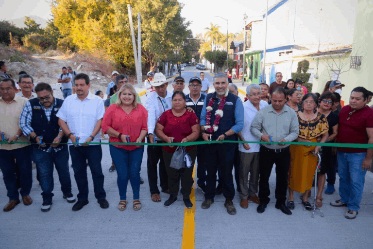 Ángel Torres inaugura obra del programa “Calles Felices” en Plan de Ayala