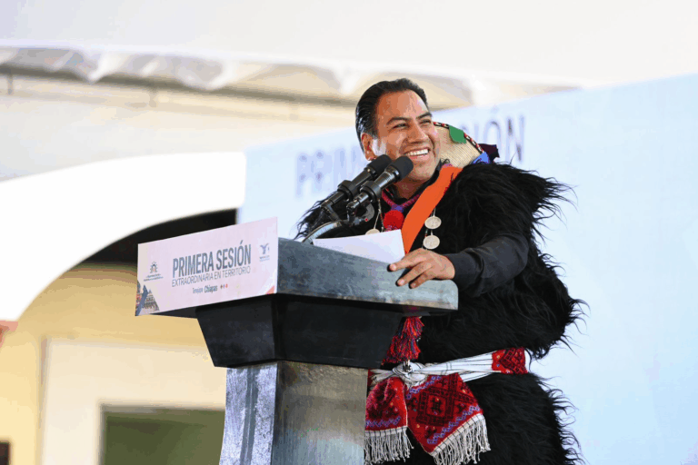 Eduardo Ramírez Aguilar y Juan Carlos Moreno Guillén atestiguan sesión histórica de la SCJN en Tenejapa, Chiapas