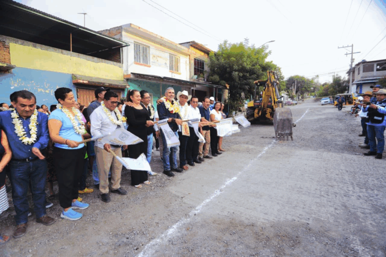 Inicia Ángel Torres pavimentación integral de calle en San José Terán