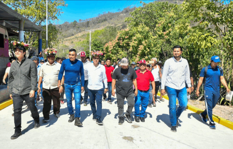 Inauguran pavimentación de acceso principal en la comunidad Nuevo Chacacal