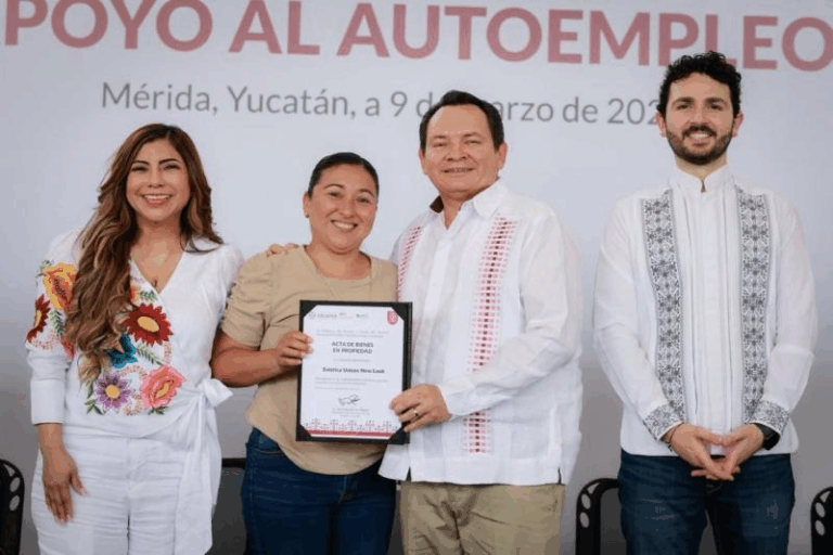 Gobierno de Yucatán entrega herramientas para fortalecer 108 emprendimientos