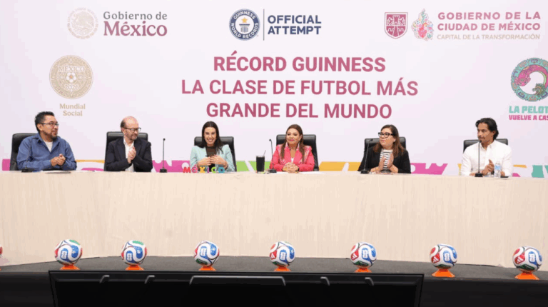 CDMX busca romper Récord Guinness con la clase de futbol más grande del mundo en el Zócalo
