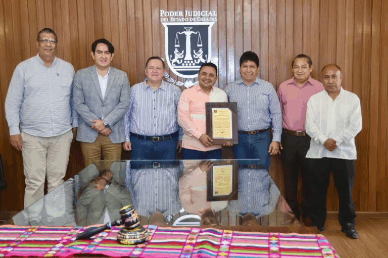 Reconocen a Juan Carlos Moreno Guillén por su labor humanista al frente del Poder Judicial de Chiapas