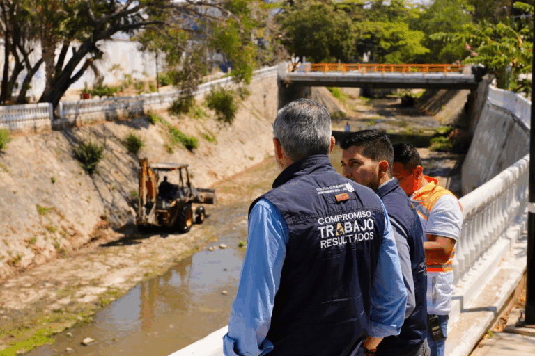Ángel Torres supervisa limpieza y desazolve del río Sabinal para prevenir riesgos en temporada de lluvias