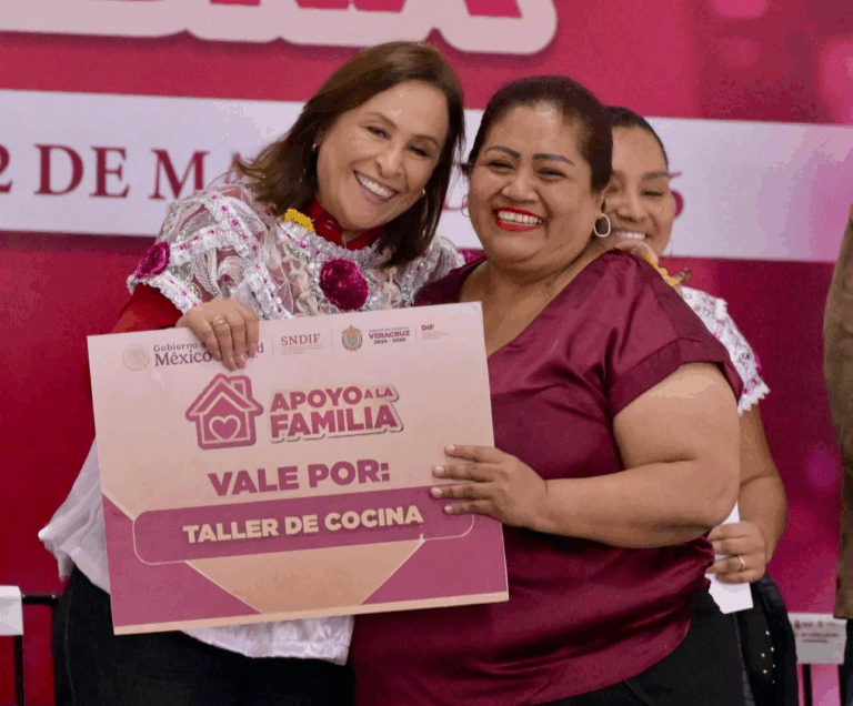 Rocío Nahle entrega apoyos a emprendedores y familias en Ixhuatlancillo