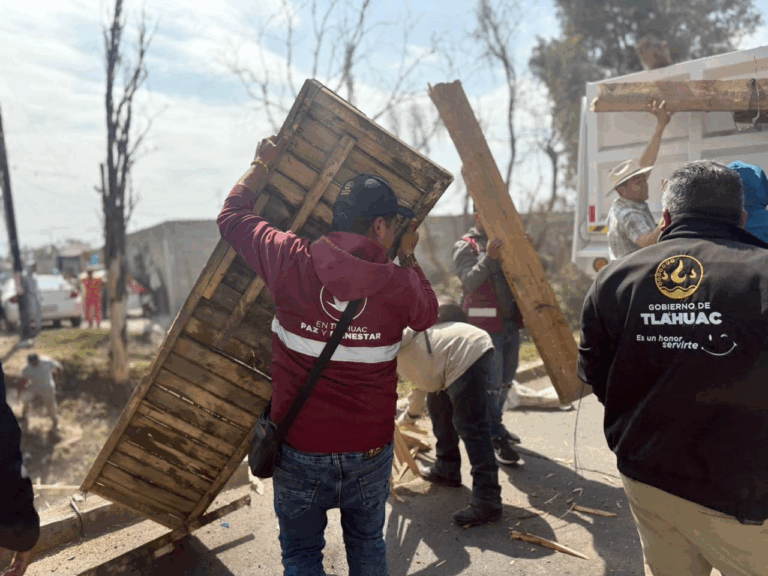 Alcaldía Tláhuac retira puente irregular para proteger el Canal Luis Delgado