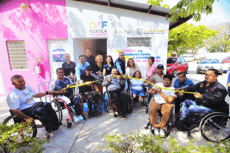 Ángel Torres inaugura taller gratuito para reparación de sillas de ruedas en Tuxtla