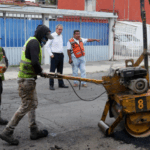 Pepe Chedraui supervisa trabajos del programa “Bacheando Puebla” en Jardines de San Manuel