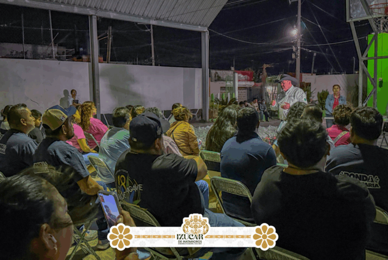 Gobierno de Izúcar de Matamoros entrega despensas a familias de la colonia Violetas