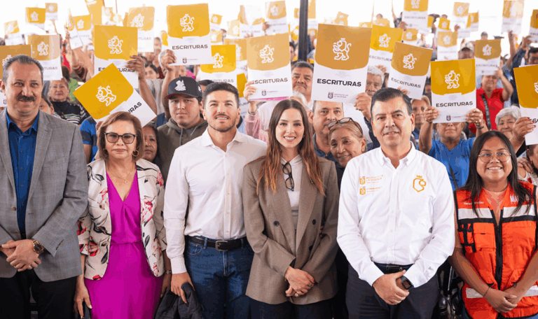 Samuel García entrega 345 escrituras y destaca récord en regularización de vivienda en Nuevo León