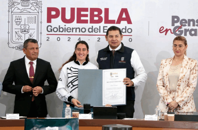 Reconocen talento poblano en NASCAR: Armenta destaca a Majo Rodríguez como orgullo estatal