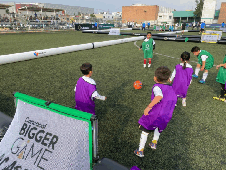 Capacitan a entrenadores en el EdoMéx con apoyo de CONCACAF para impulsar el deporte formativo