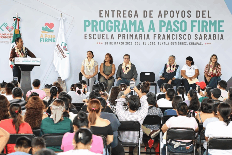 Entregan apoyos del programa “A Paso Firme” en primaria de Tuxtla Gutiérrez
