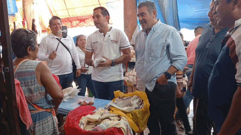 Impulsan jornada de vacunación en el mercado Sebastián Escobar de Tapachula