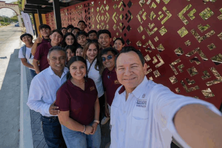 Inaugura Gobernador Joaquín Díaz Mena paradero digno y seguro para estudiantes de la UTR Sur