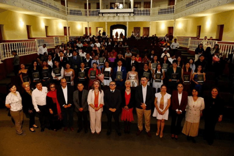 UNACH celebra emotiva graduación en San Cristóbal y fortalece movilidad estudiantil