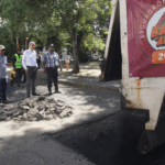 Pepe Chedraui supervisa trabajos de bacheo en El Carmen para mejorar vialidades