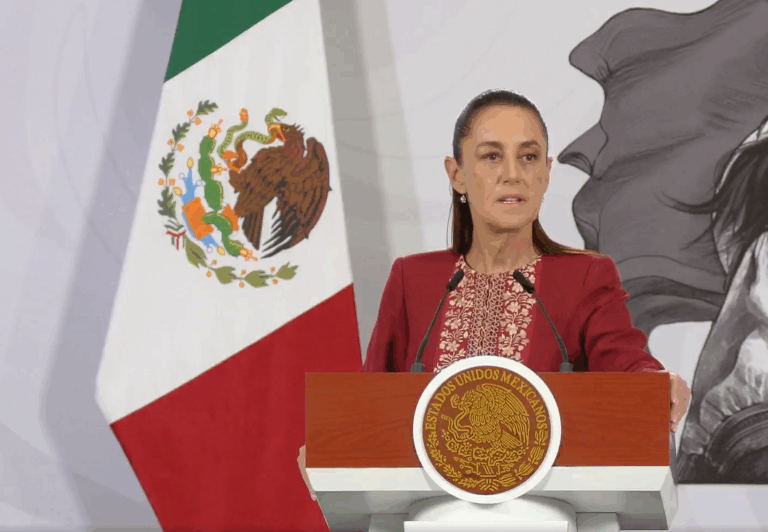 Sheinbaum anuncia creación del Servicio Universal de Salud y arranque de credencialización para adultos mayores