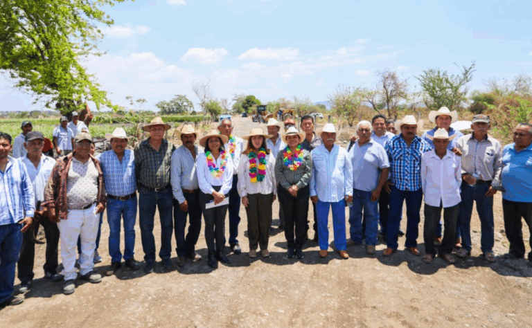 Gobierno de Morelos fortalece el campo con rehabilitación de caminos en Ayala